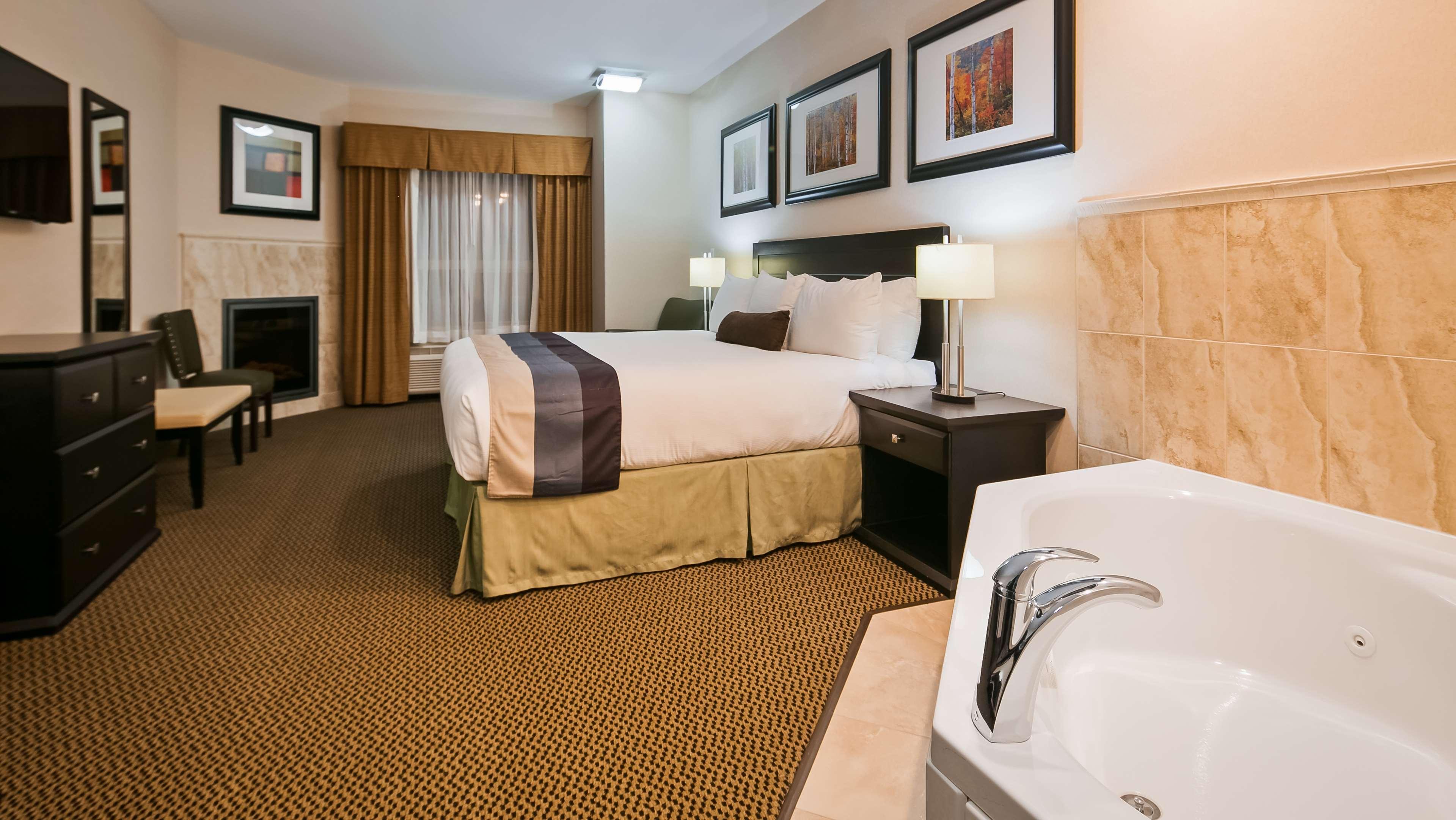 Best Western Wainwright Inn & Suites Екстер'єр фото