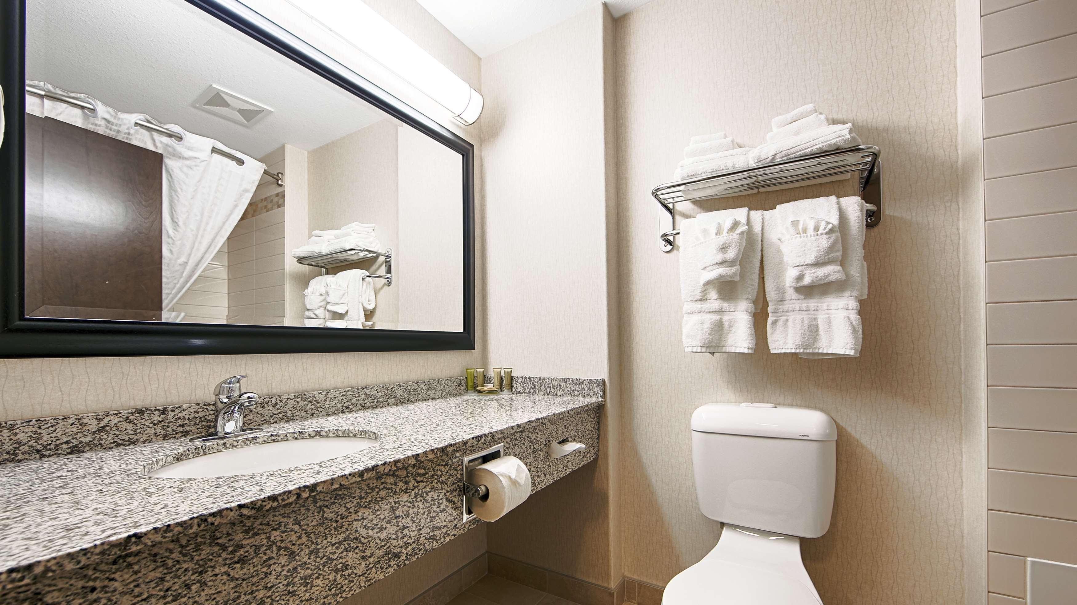 Best Western Wainwright Inn & Suites Екстер'єр фото