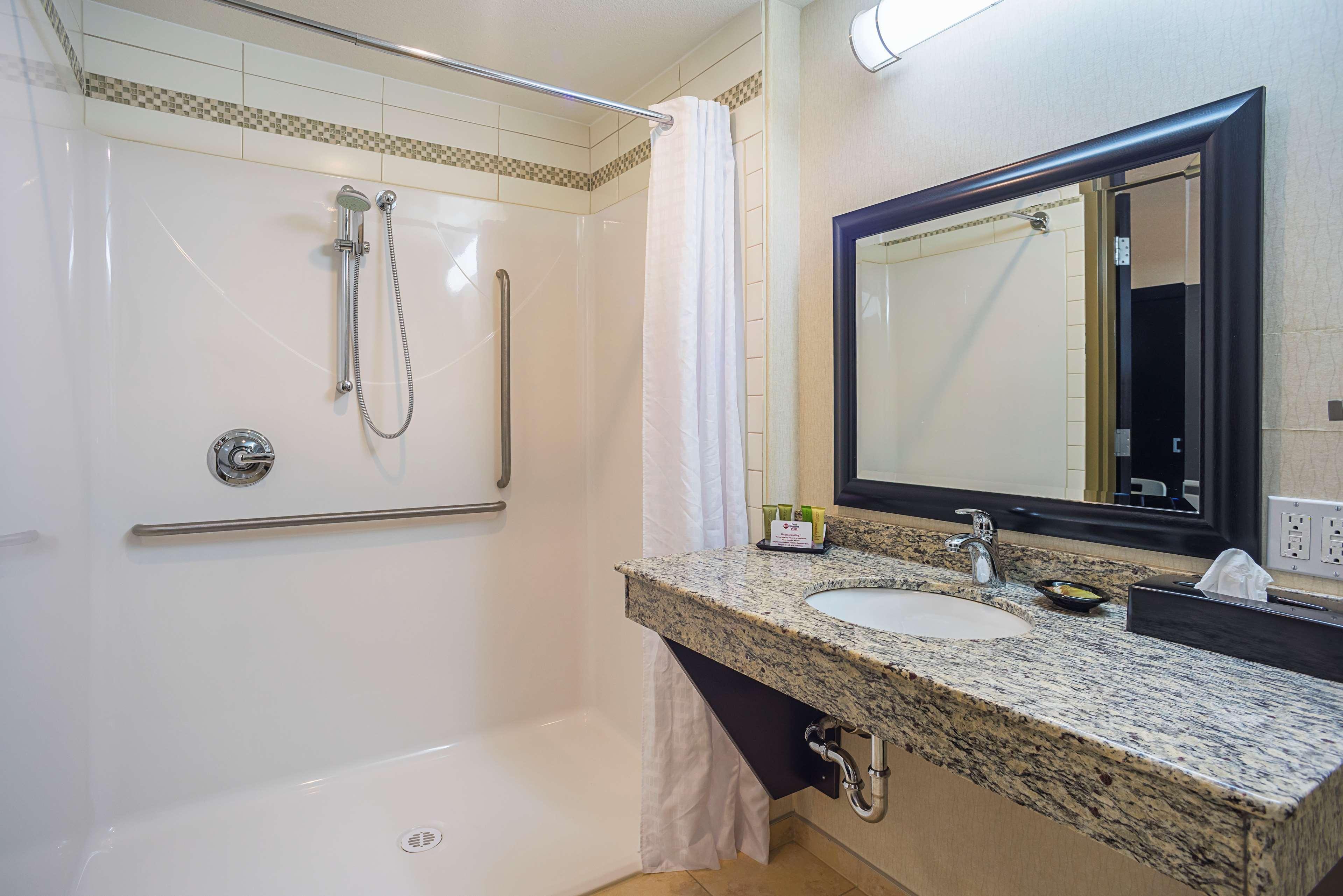 Best Western Wainwright Inn & Suites Екстер'єр фото
