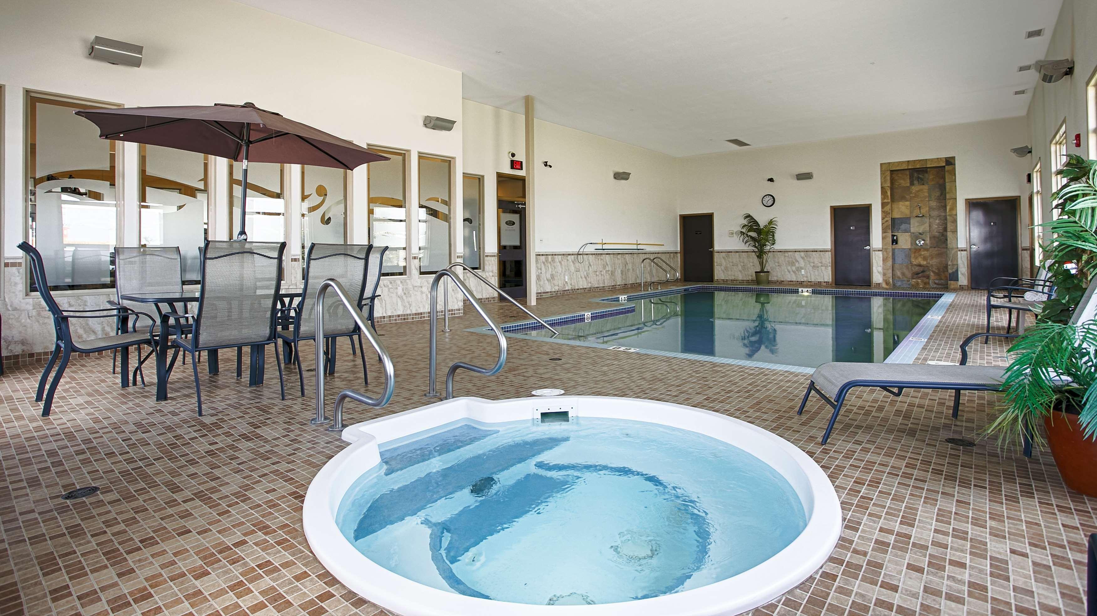 Best Western Wainwright Inn & Suites Екстер'єр фото
