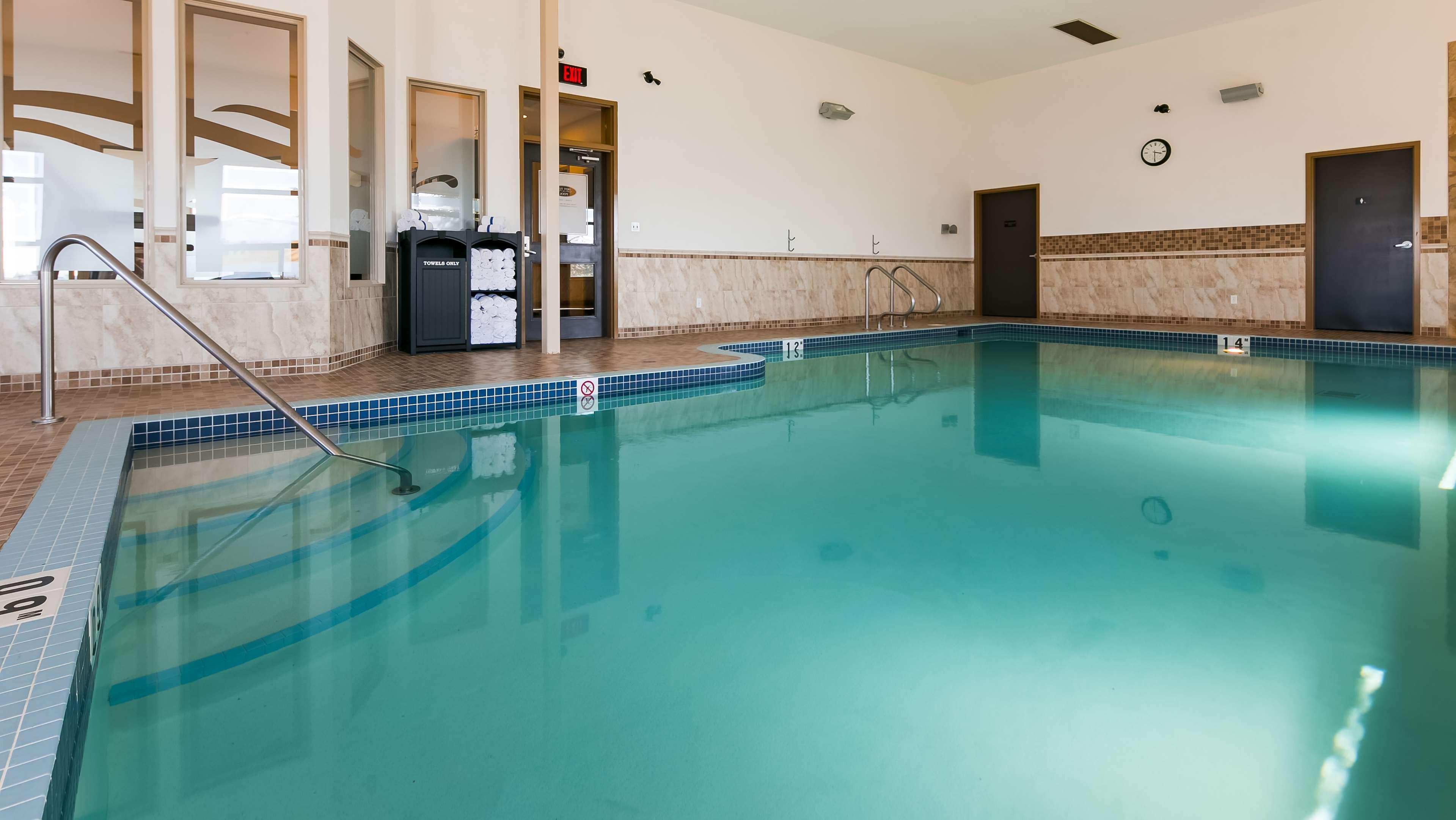 Best Western Wainwright Inn & Suites Екстер'єр фото