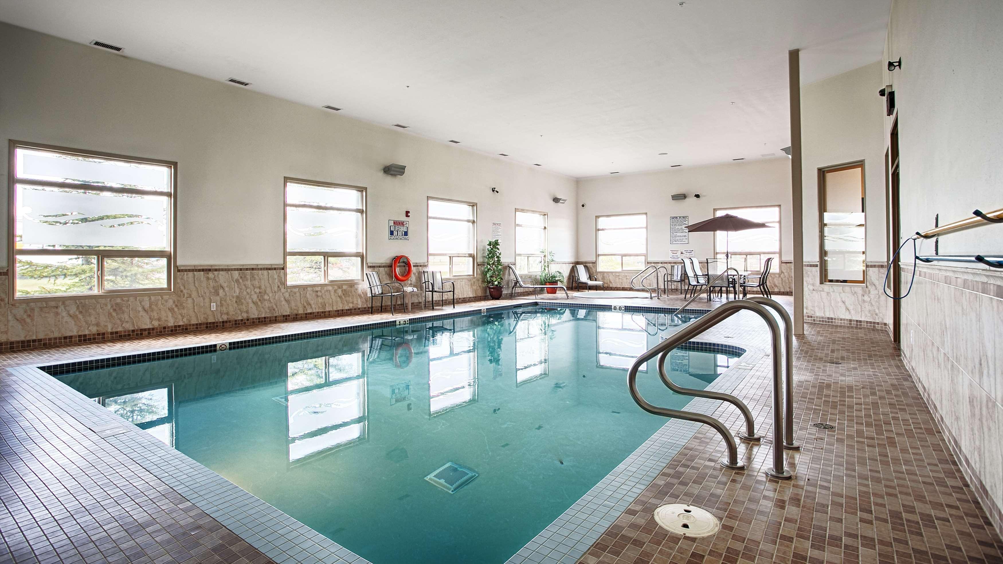 Best Western Wainwright Inn & Suites Екстер'єр фото