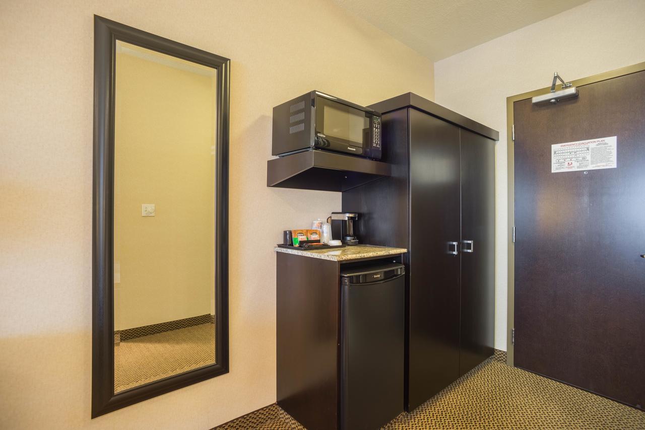 Best Western Wainwright Inn & Suites Екстер'єр фото