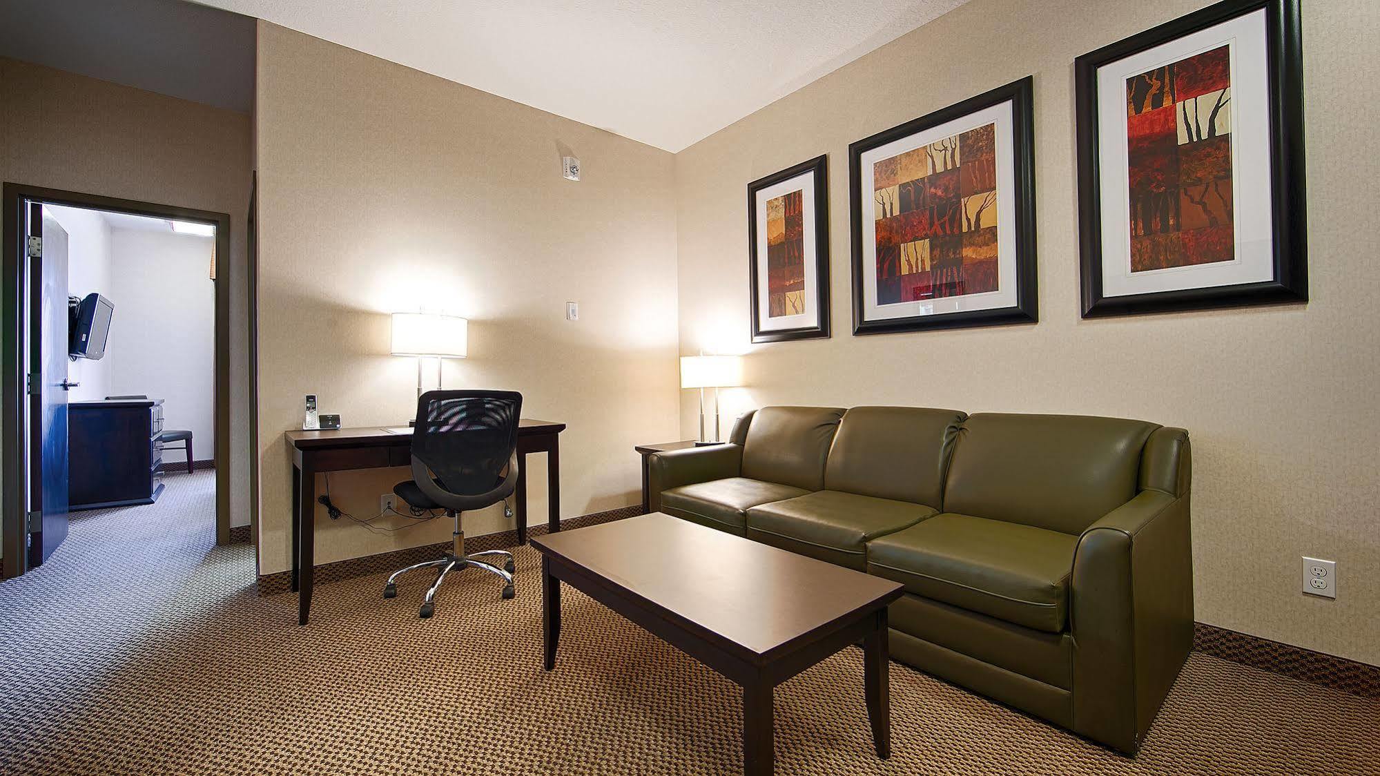 Best Western Wainwright Inn & Suites Екстер'єр фото