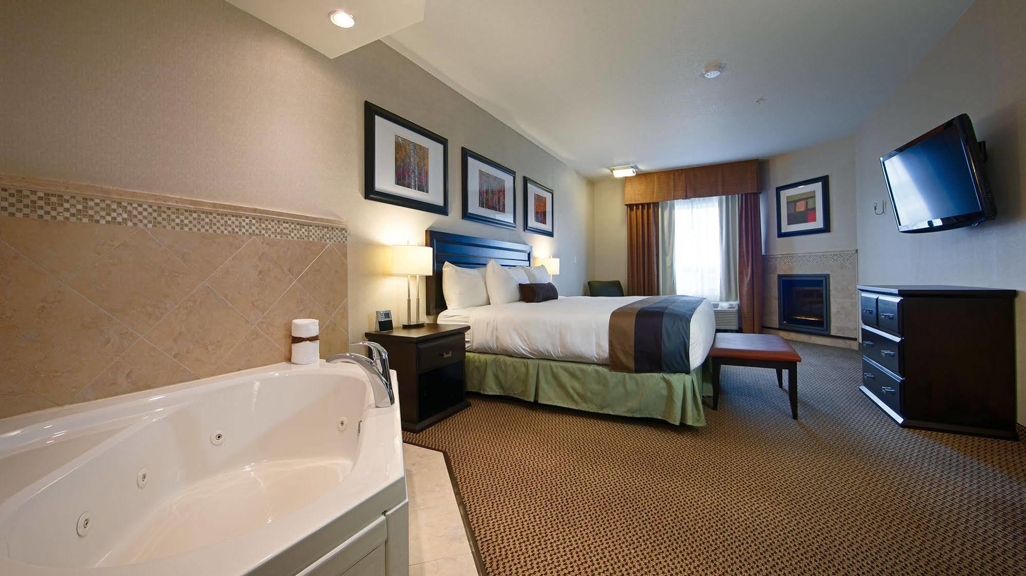 Best Western Wainwright Inn & Suites Екстер'єр фото