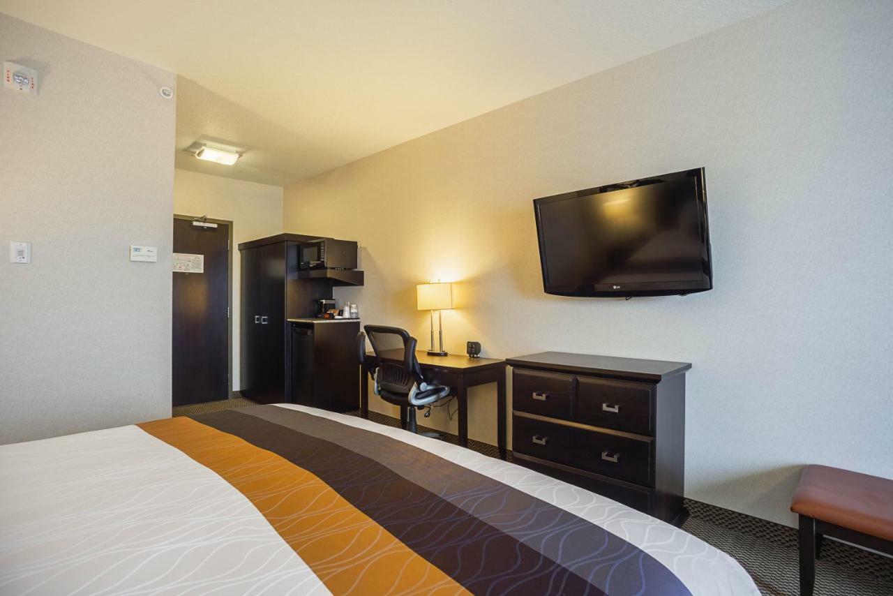 Best Western Wainwright Inn & Suites Екстер'єр фото